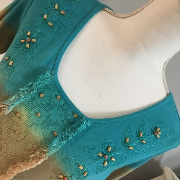 Multiples scoop neck Too. Embossed front, 3/4 Sleeve. Size small - Picture 2 of 13